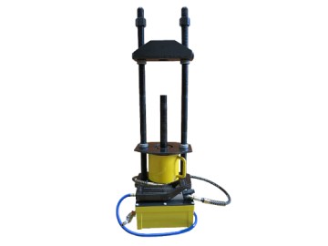 Съёмник шкворней для грузовых авто 100 тонн ( с пневмогидравлическоким насосом в комплекте) расстояние между шпильками 300 мм. garo-titan ттн-103 п